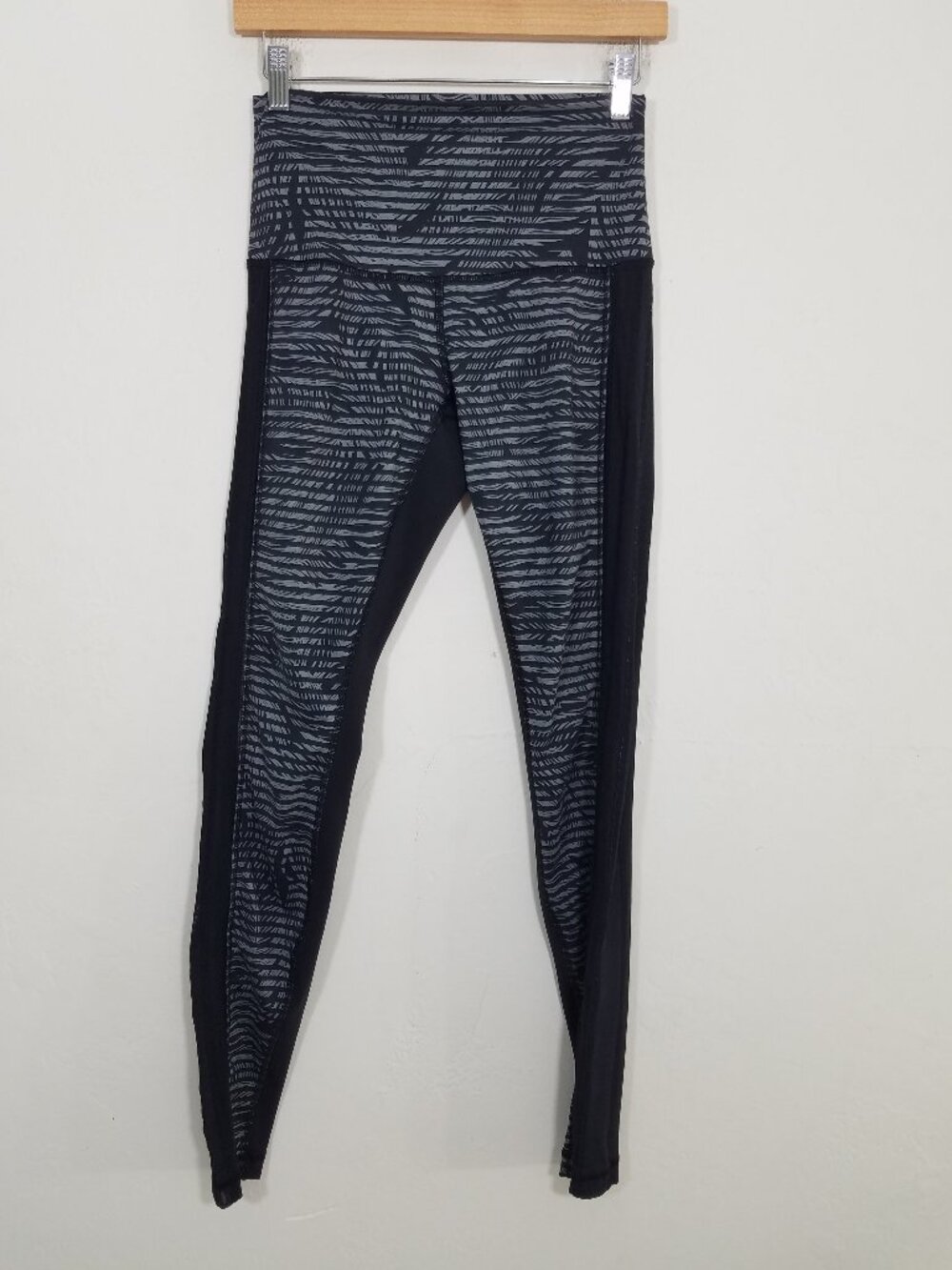 EUC Lululemon Sides Mesh Legging